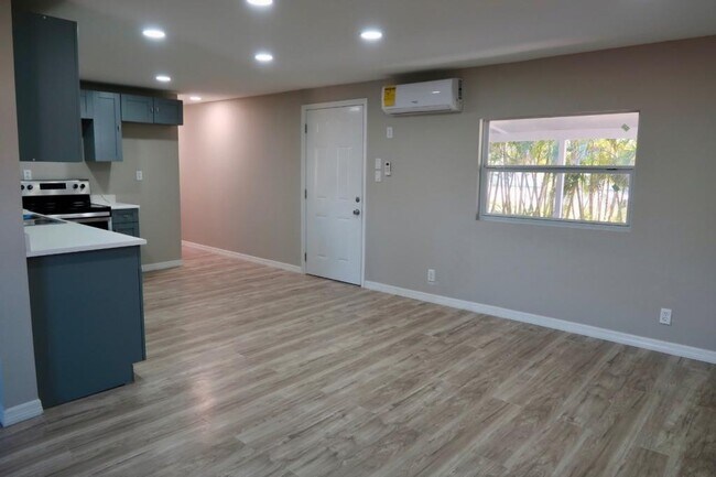 Building Photo - 410 Suwanee Dr