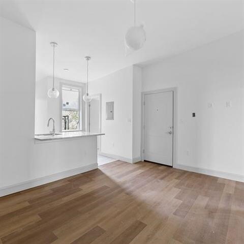 Building Photo - 113 39th St
