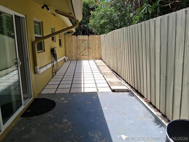 Building Photo - 212 Palmetto Dr