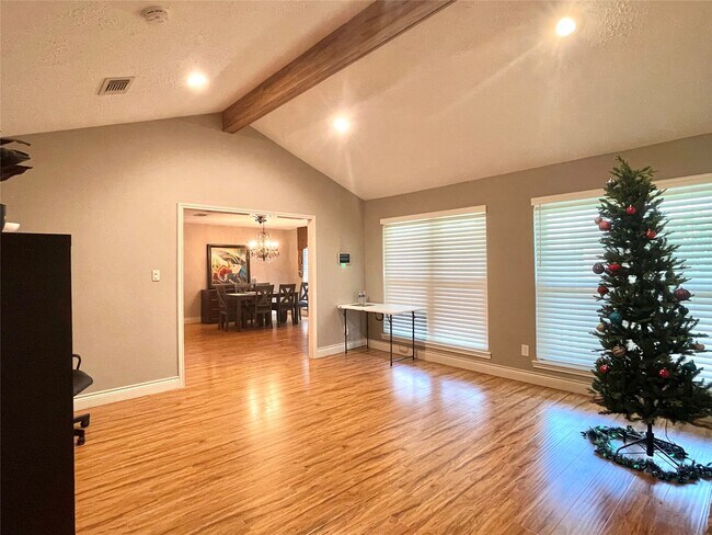 Building Photo - 3023 Sam Houston Dr