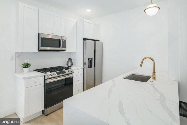 Building Photo - 3957 Wyalusing Ave