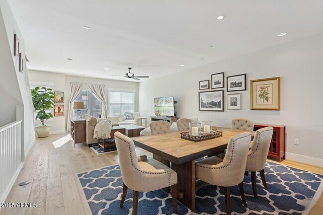 Building Photo - 1400 E Bethany Home Rd