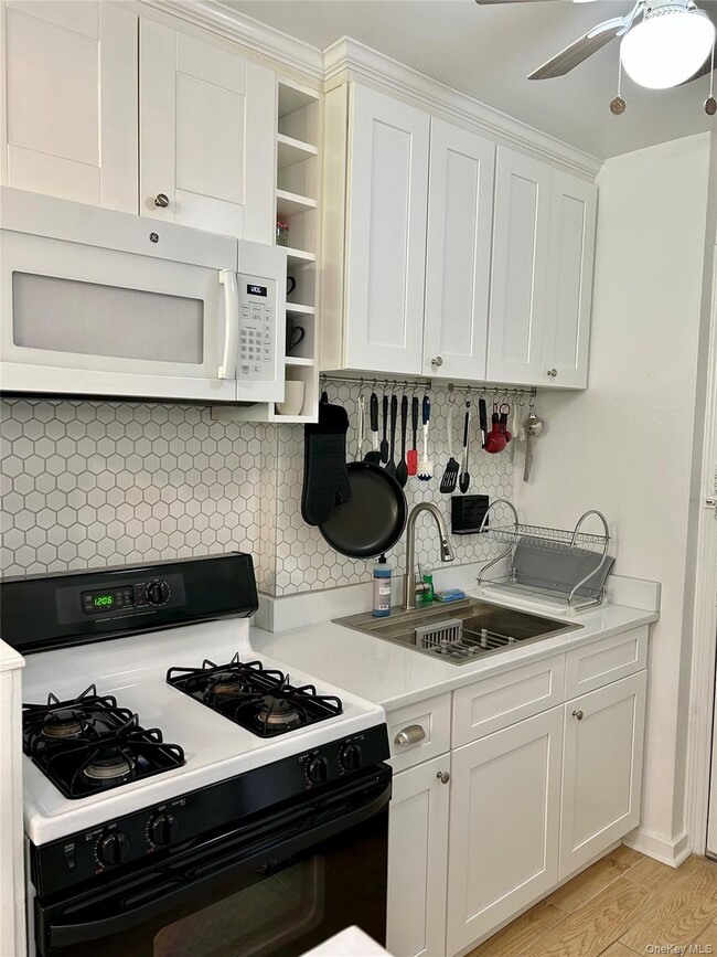 Building Photo - 474 W 238th St