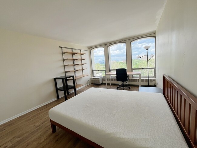 Building Photo - 1401 E 55th St