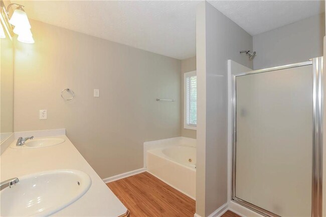 Building Photo - 971 Simon Park Cir