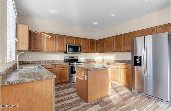 Building Photo - 9043 W Fullam St