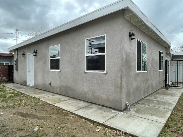 Primary Photo - 45124 Redwood Ave