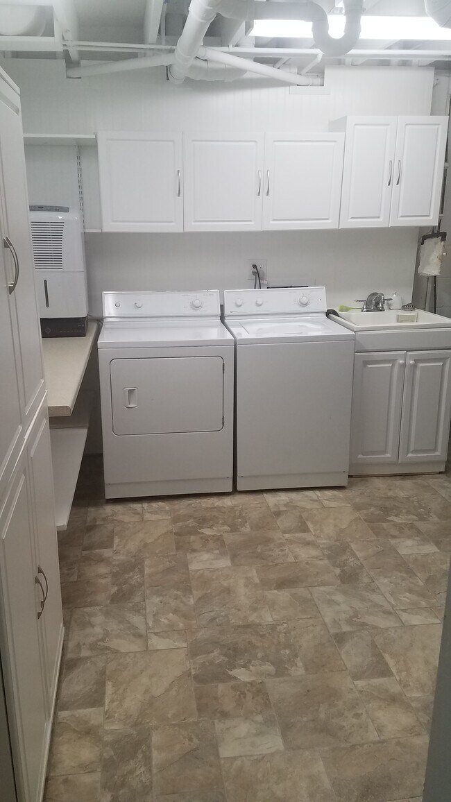 Building Photo - 414 Fairmount Dr