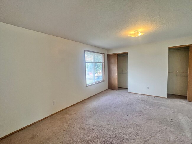 Building Photo - Spacious Home with Large Backyard in Union...