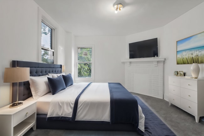 Primary Photo - 5556-5558 Pocusset St