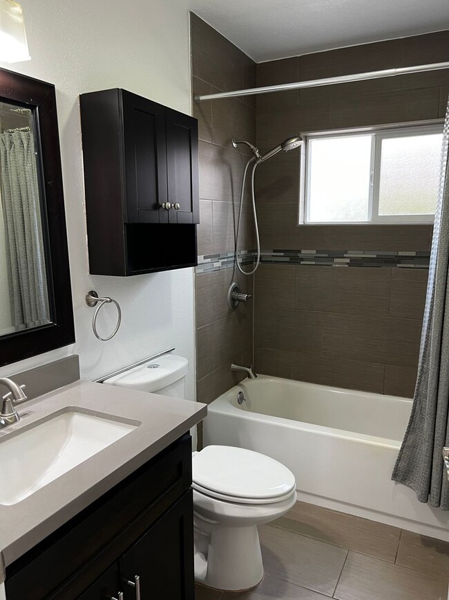 Building Photo - Beautiful 3 Bed 2 Bath House for Rent in W...