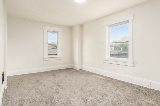 Building Photo - 479 Siebert St