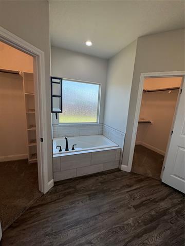 Building Photo - 135 Carriage Hills Pkwy