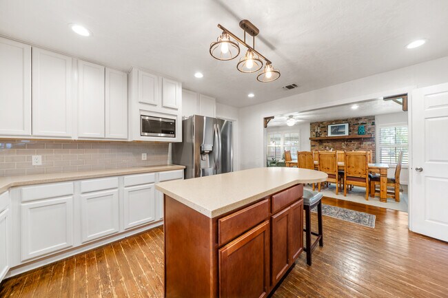 Building Photo - 908 29th St