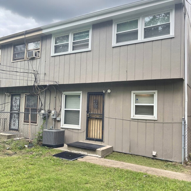 Building Photo - 6651 S Ellis Ave