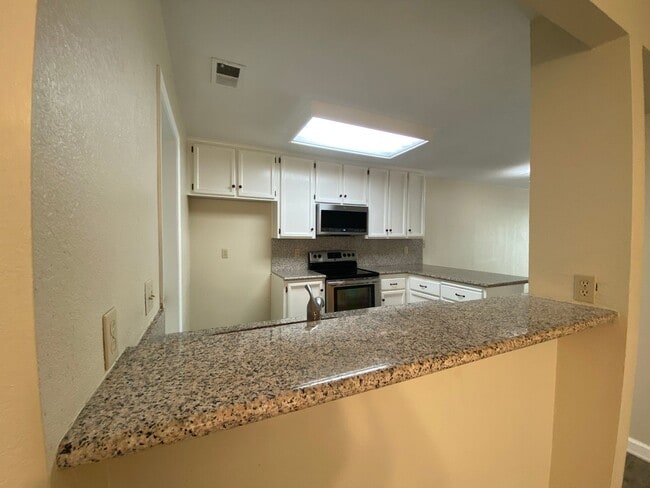 Building Photo - Danville Brookview Duet Townhouse 4 Br., 2...