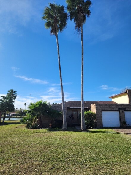 Building Photo - 603 Continental Dr