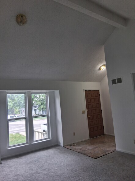 Building Photo - 146 N Saxony Dr