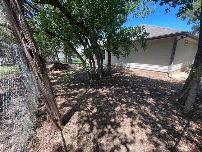 Building Photo - NEW ON MARKET