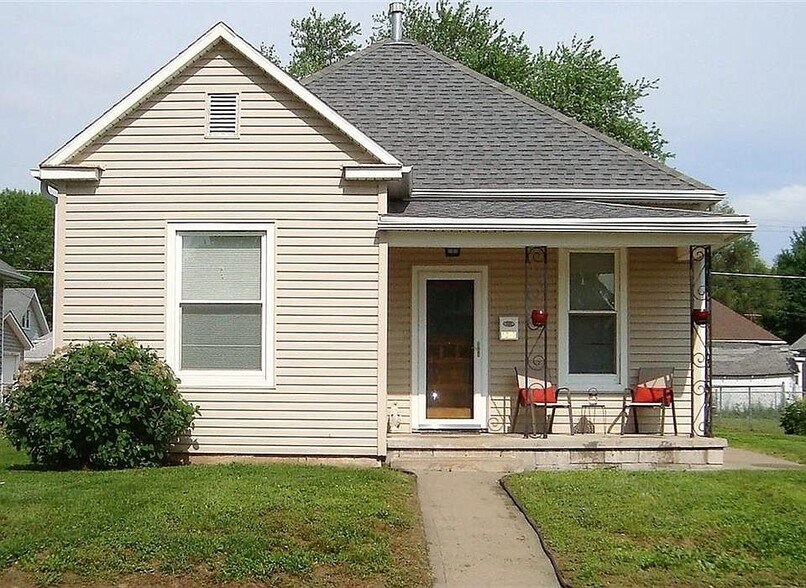 Primary Photo - 6015 Meade St
