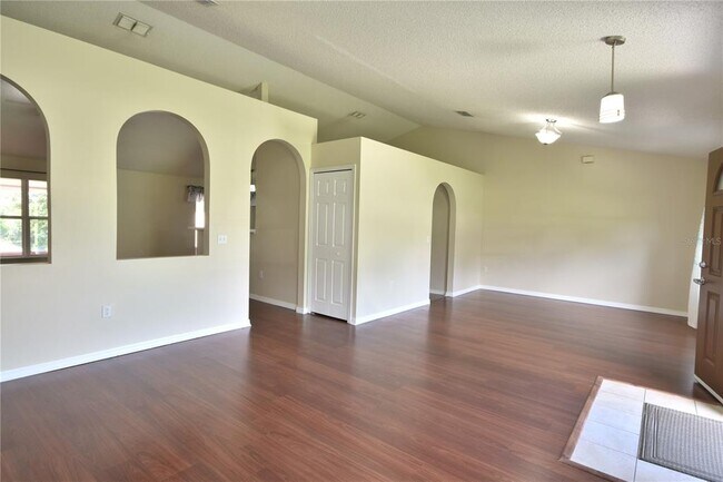 Building Photo - 1006 Fox Trail Ave