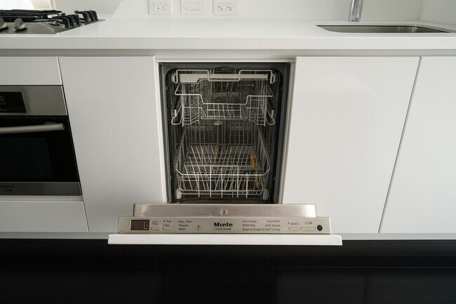 Building Photo - 130 Liberty St