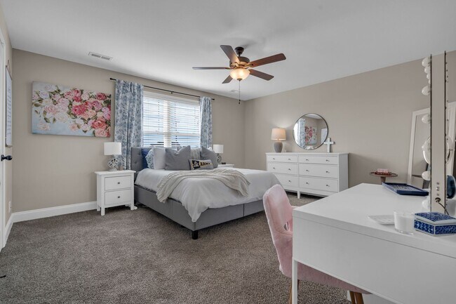 Building Photo - Pet Friendly Two Bedroom!