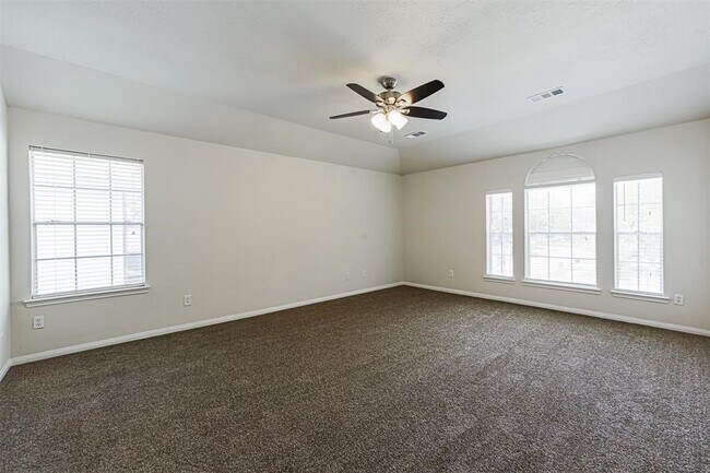 Building Photo - 17106 Summer Hollow Dr