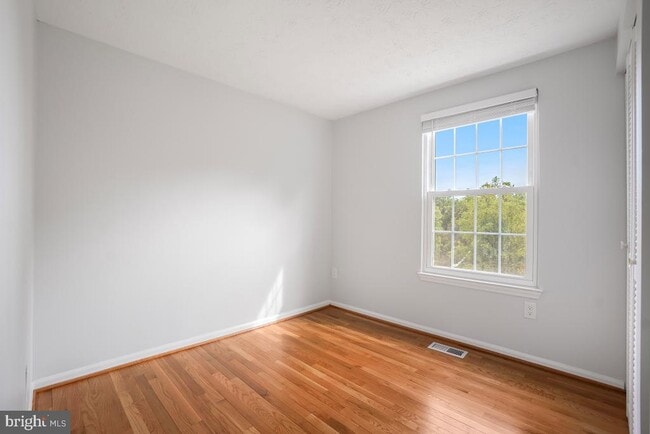 Building Photo - 529 Coral Reef Dr