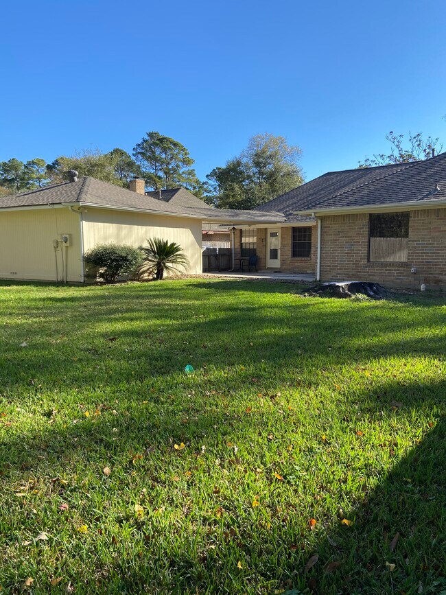 Building Photo - 3815 Oak Gardens Dr