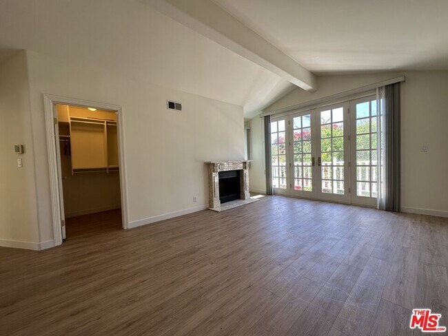 Building Photo - 623 Palisades Ave