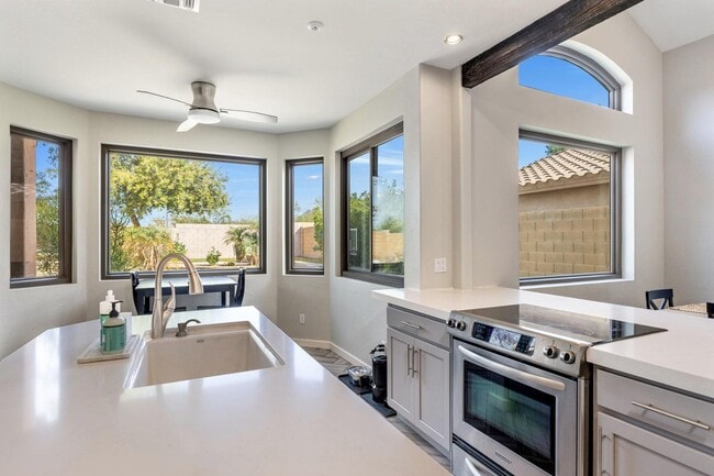 Building Photo - 10340 E Caribbean Ln