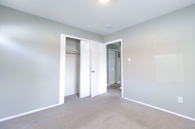 Building Photo - Spacious & Stylish 4-Bedroom Home