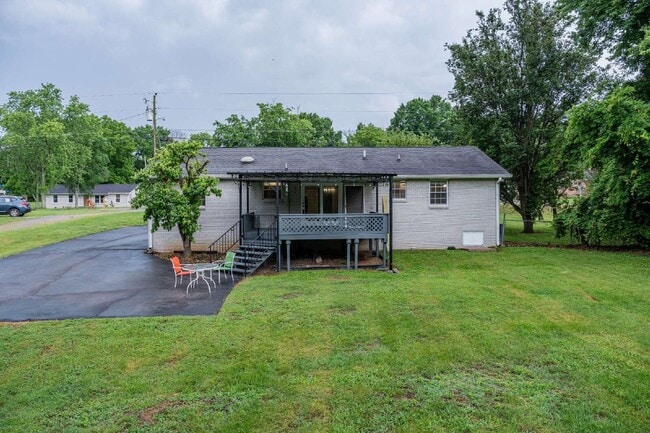 Building Photo - 207 Whitnel Dr