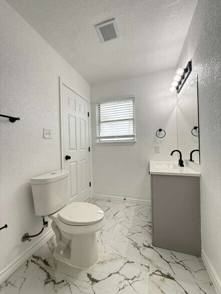 Building Photo - 206 Covina Ave