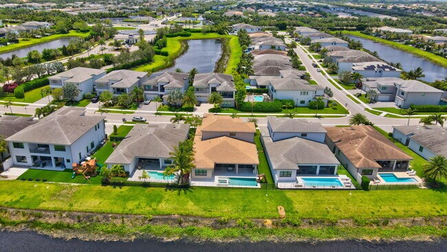 Building Photo - 17112 Aquavera Way