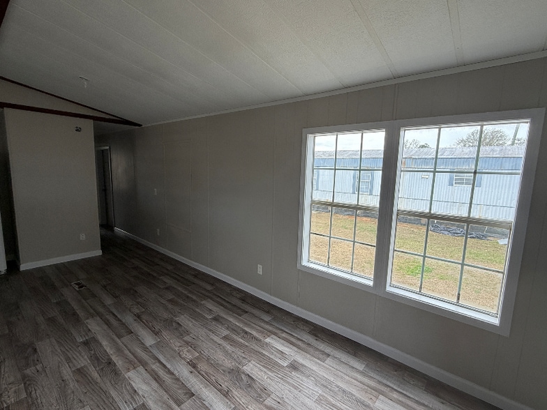 Building Photo - 80 Redwood Ln