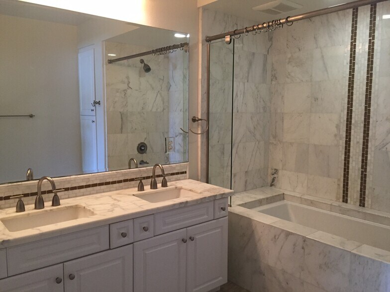 Master bath - 2349 Jefferson St