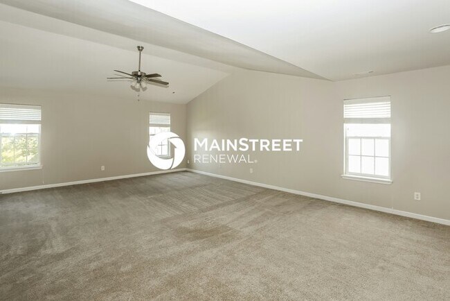 Building Photo - 4 Bedroom Pet-Friendly Home in Charlotte, NC with Main Street Renewal