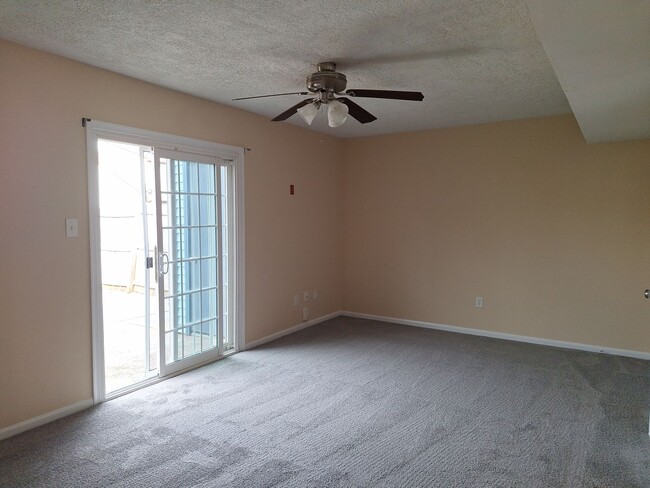 Building Photo - 38 Parkway Dr