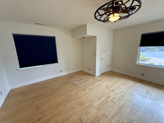 Building Photo - 143 Alamo Ave