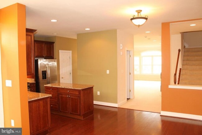 Building Photo - 47567 Royal Burnham Terrace