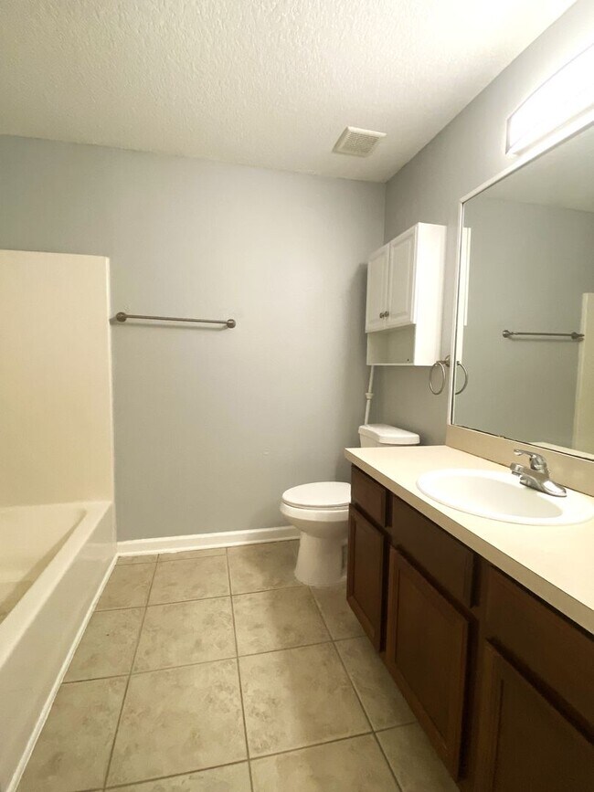 Building Photo - Herons Landing Water/Sewer/Cable/Internet ...
