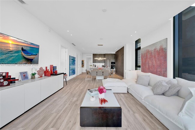 Building Photo - 3156 SW 27th Ave