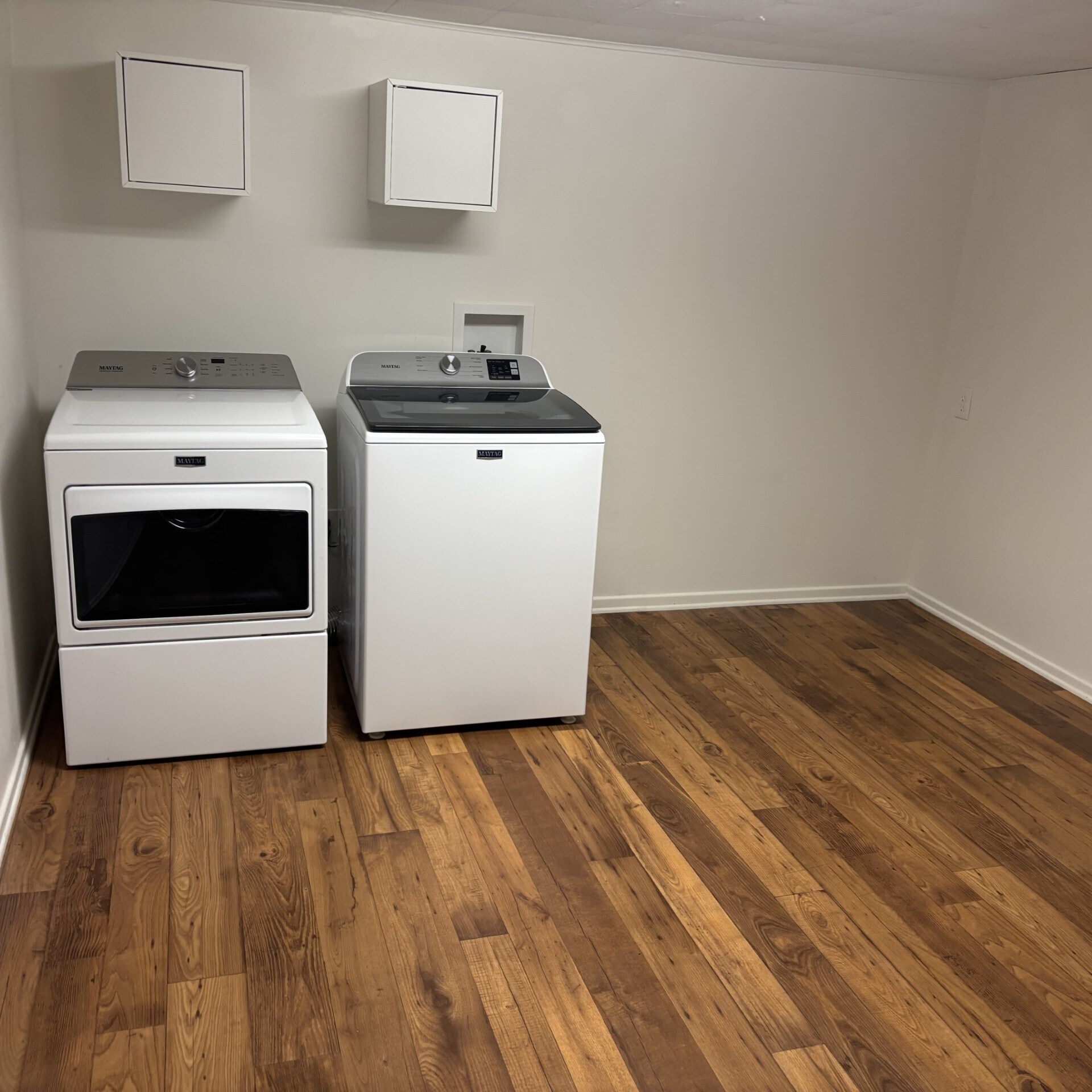 Bonus Room / Washer & Dryer - 5215 Sepulveda Blvd