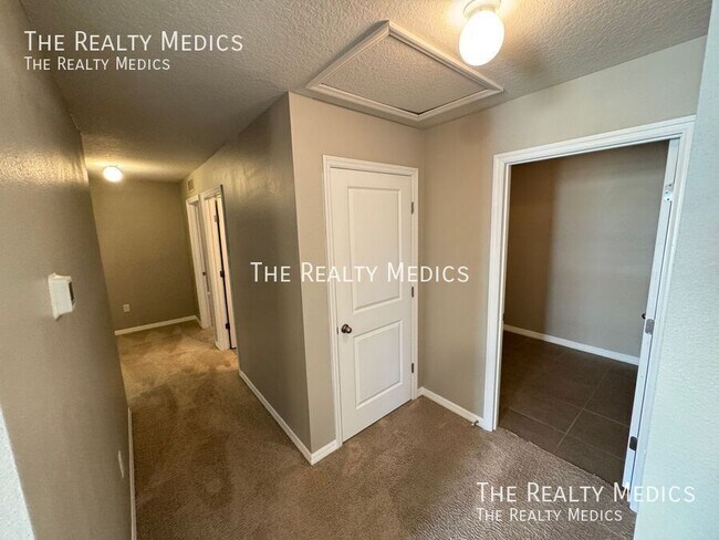 Building Photo - 1018 Ashentree Dr