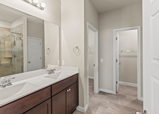 Building Photo - Beautiful 3 Bedroom Home with Open Layout ...