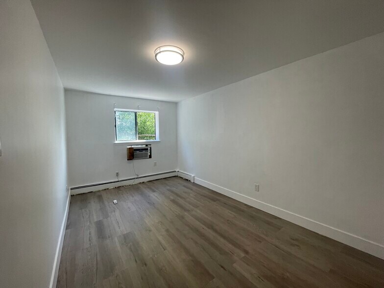Building Photo - 6154 Riverdale Ave