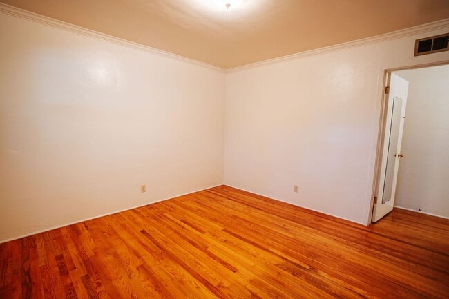 Building Photo - 1911 H St