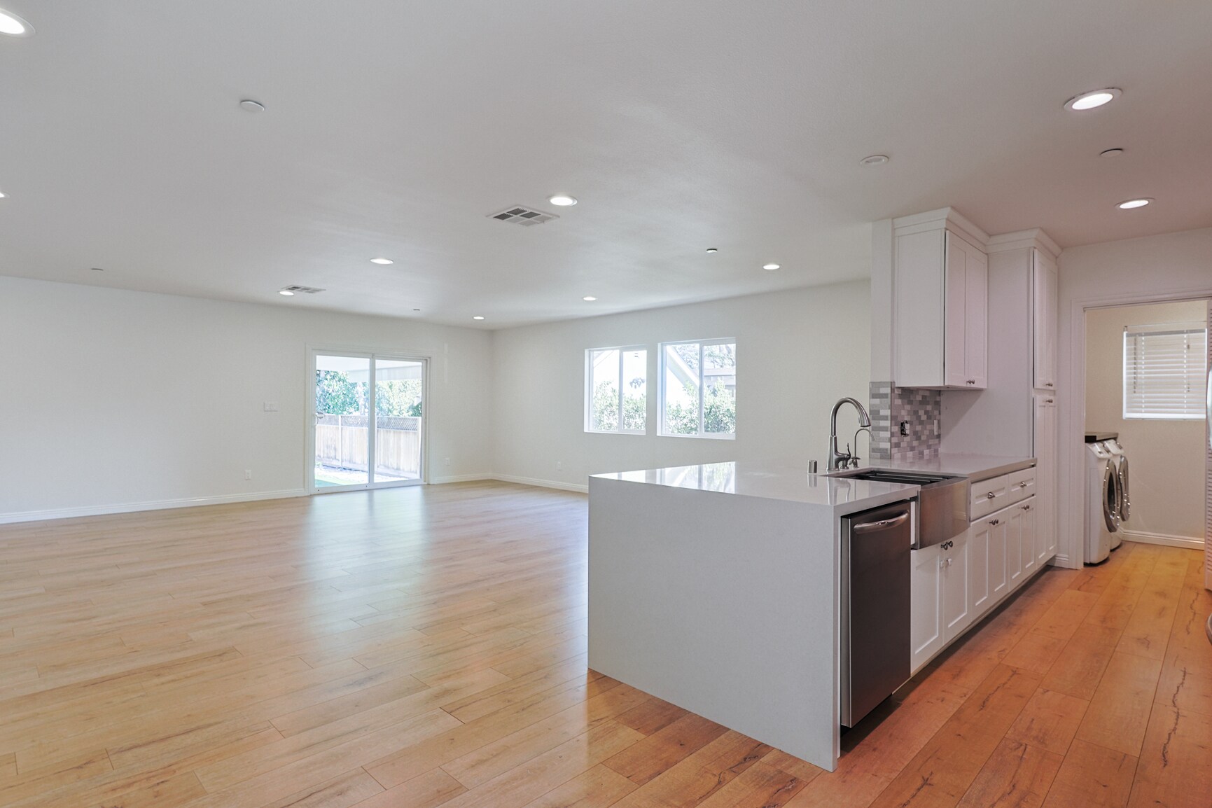 Building Photo - 844 N Lima St
